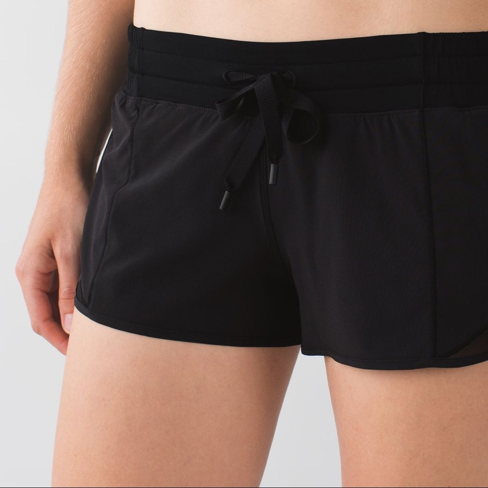 lululemon hotty hot short 2.5”